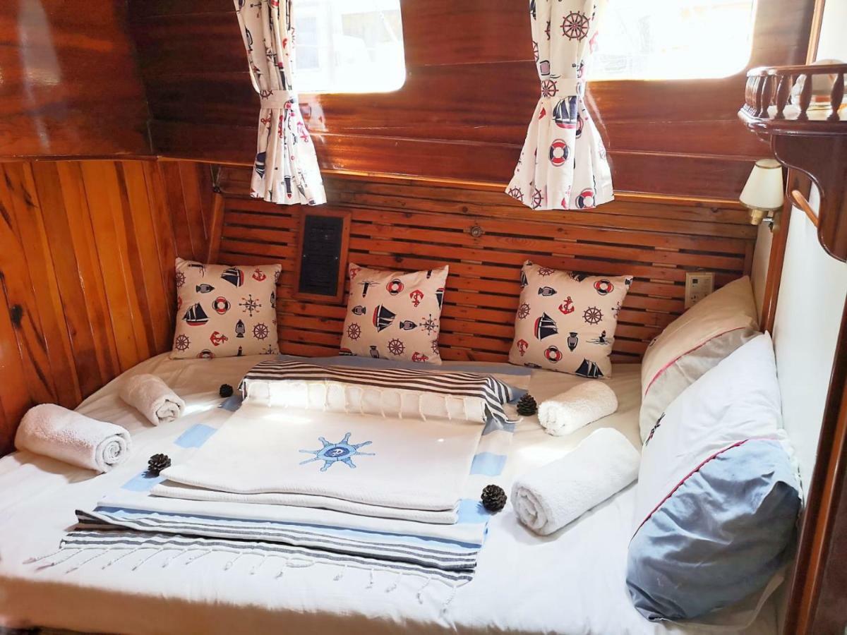 Botel Ide Yacht