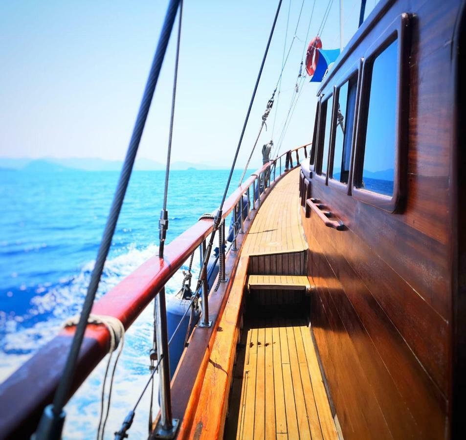 Botel Ide Yacht *